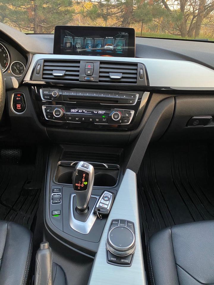 2017 BMW 3-Series 330i xDrive | LEATHER | SUNROOF Photo