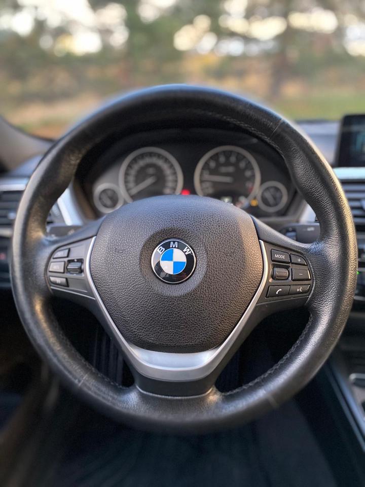 2017 BMW 3-Series 330i xDrive | LEATHER | SUNROOF Photo