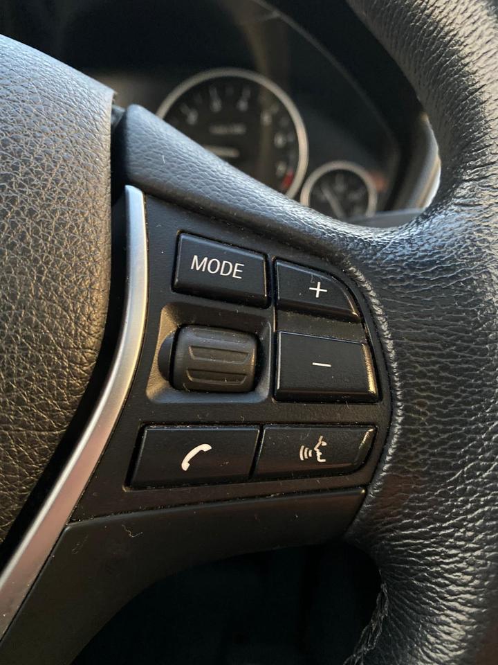 2017 BMW 3-Series 330i xDrive | LEATHER | SUNROOF Photo