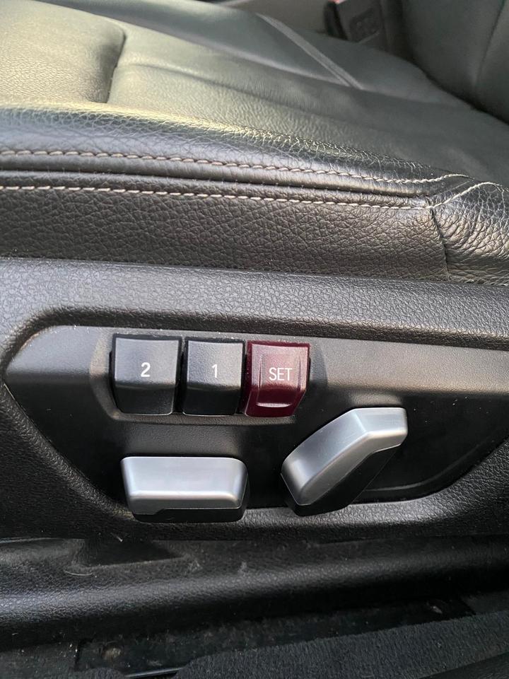 2017 BMW 3-Series 330i xDrive | LEATHER | SUNROOF Photo