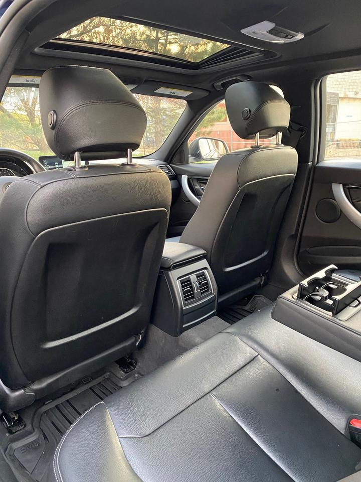 2017 BMW 3-Series 330i xDrive | LEATHER | SUNROOF Photo