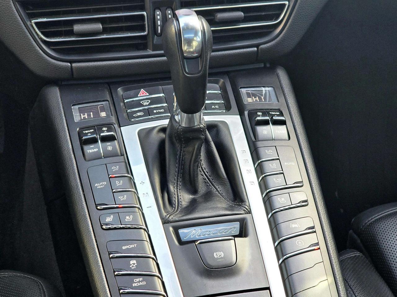 2020 Porsche Macan S w/Premium Plus Pkg Photo