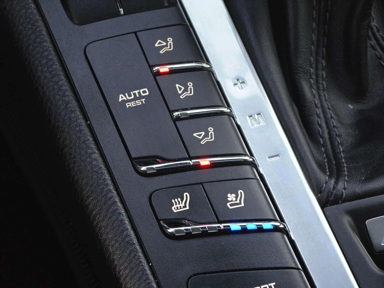 2020 Porsche Macan S w/Premium Plus Pkg Photo