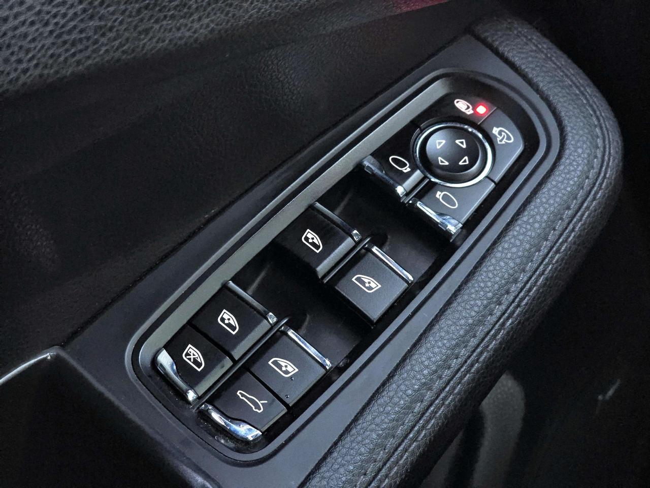 2020 Porsche Macan S w/Premium Plus Pkg Photo