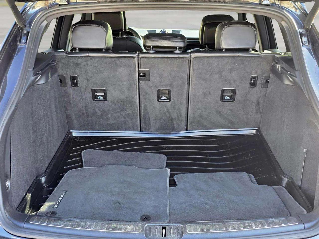 2020 Porsche Macan S w/Premium Plus Pkg Photo