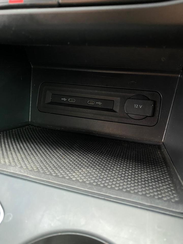 2022 Volkswagen Atlas Cross Sport  Photo