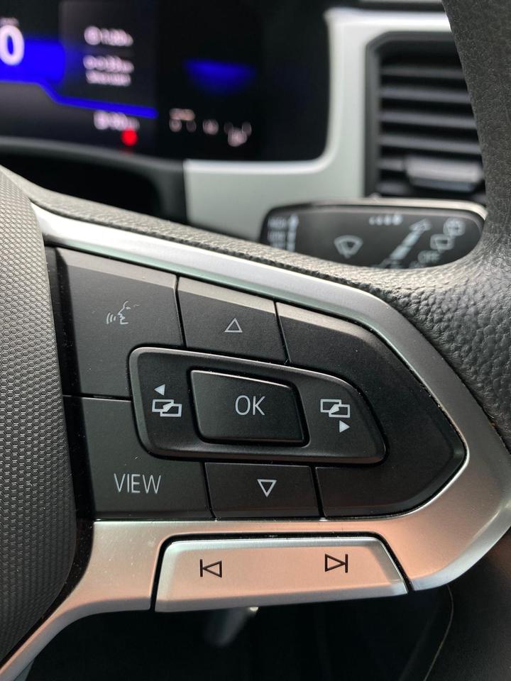 2022 Volkswagen Atlas Cross Sport  Photo