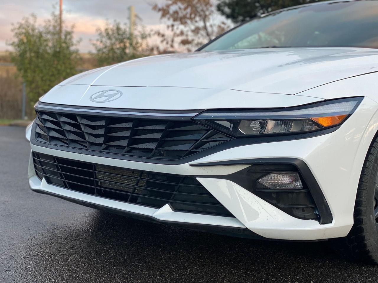 2024 Hyundai Elantra Preferred Photo3