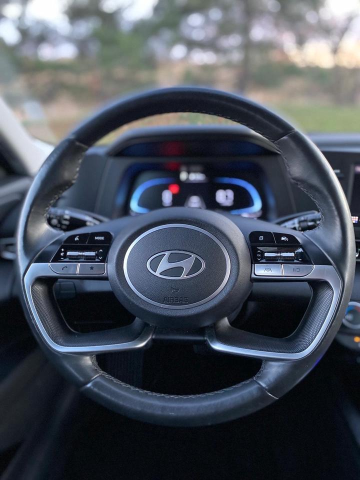 2024 Hyundai Elantra Preferred Photo