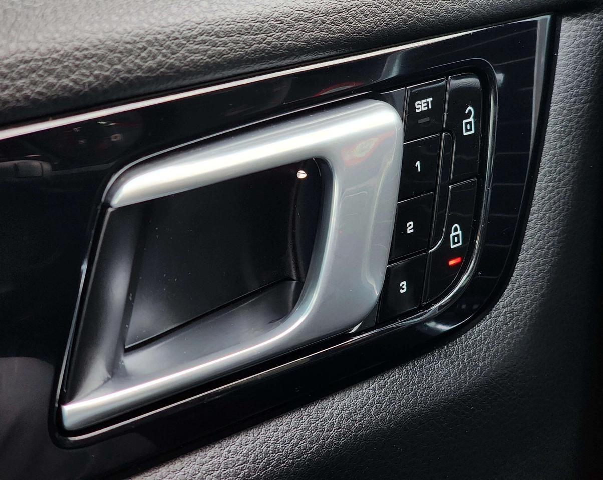 2021 Porsche Cayenne w/Premium Plus Pkg | No Accidents! Photo