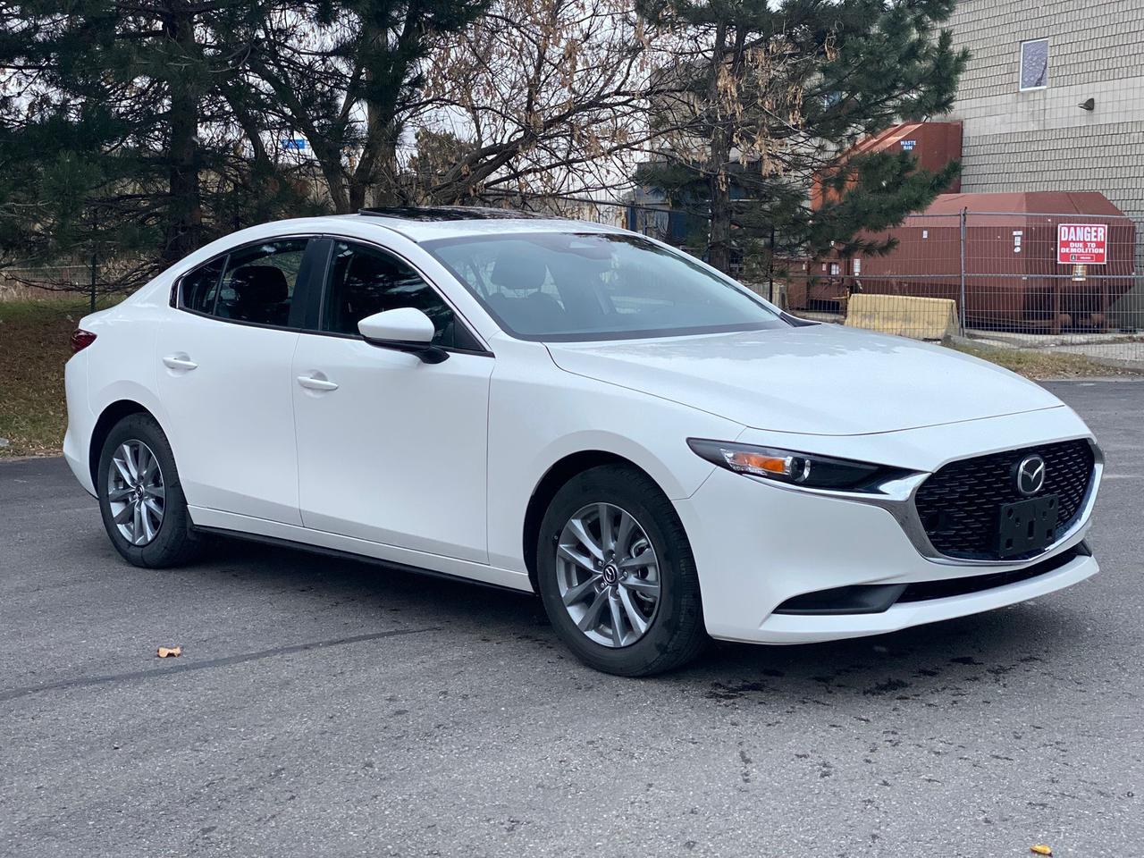 2025 Mazda MAZDA3 2.5 S Preferred Photo2