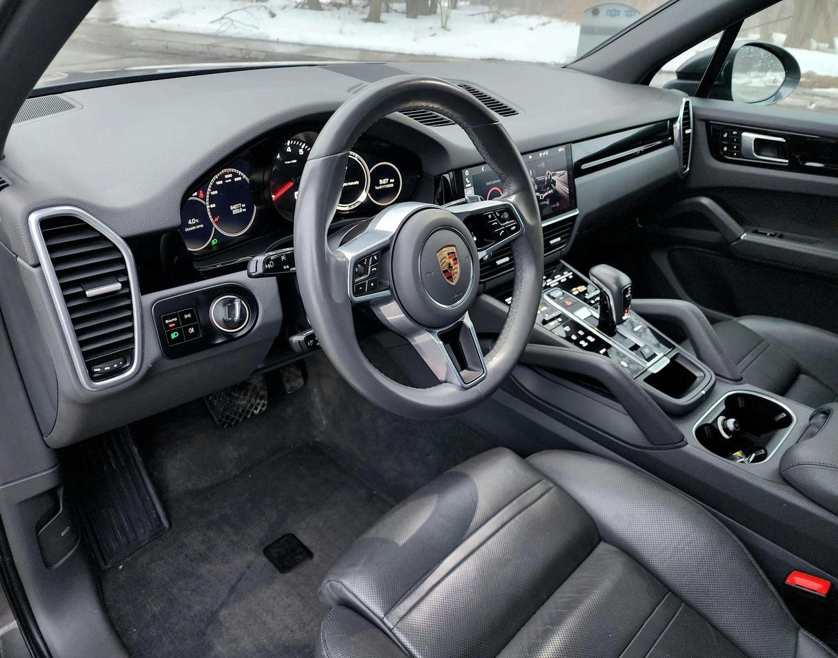 2020 Porsche Cayenne w/ Premium Pkg | No Accidents! Photo