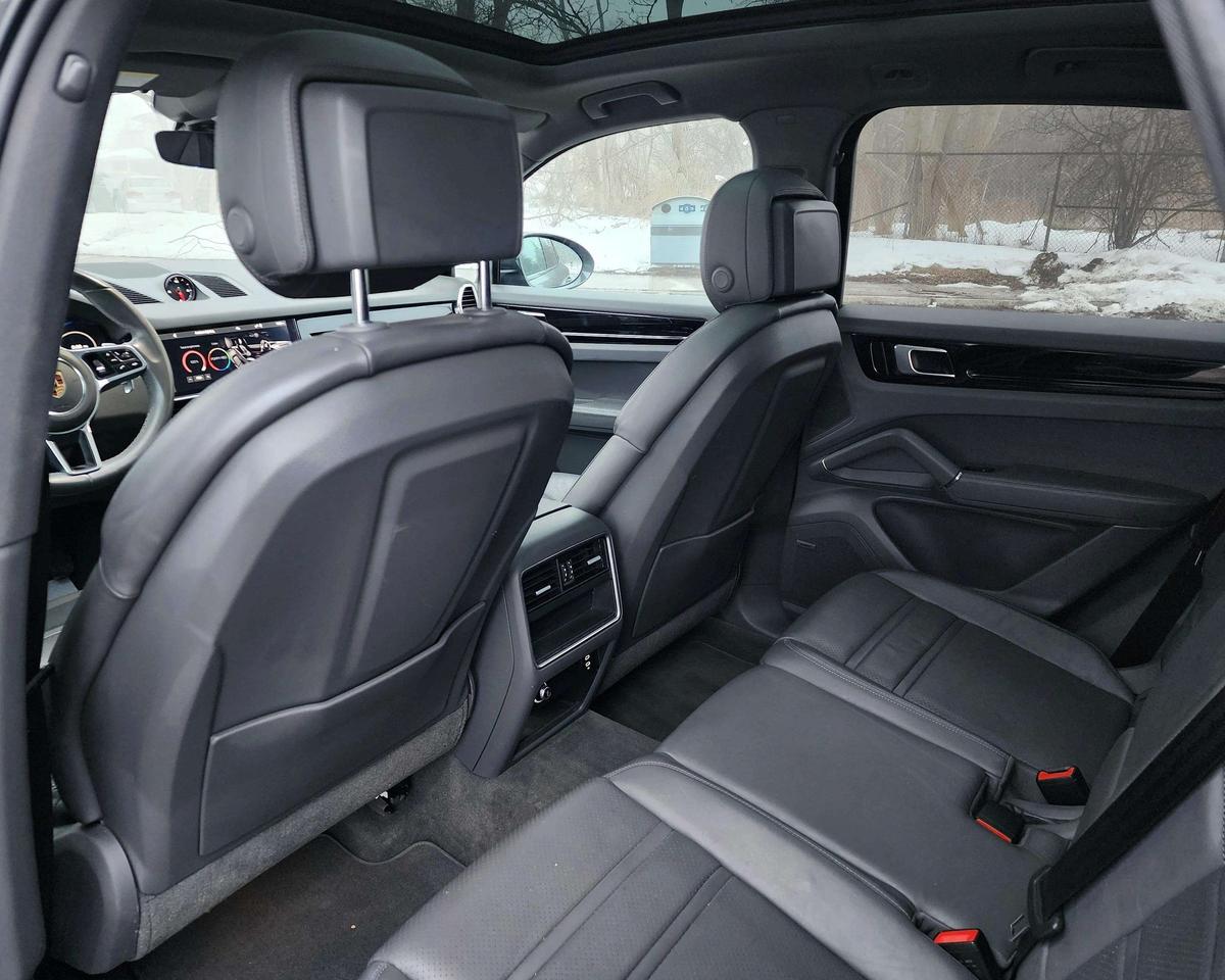 2020 Porsche Cayenne w/ Premium Pkg | No Accidents! Photo