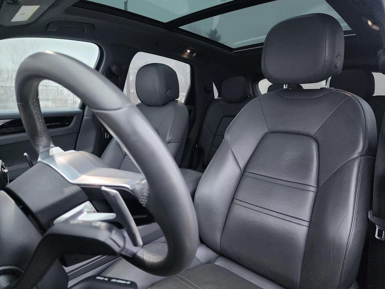 2020 Porsche Cayenne w/ Premium Pkg | No Accidents! Photo