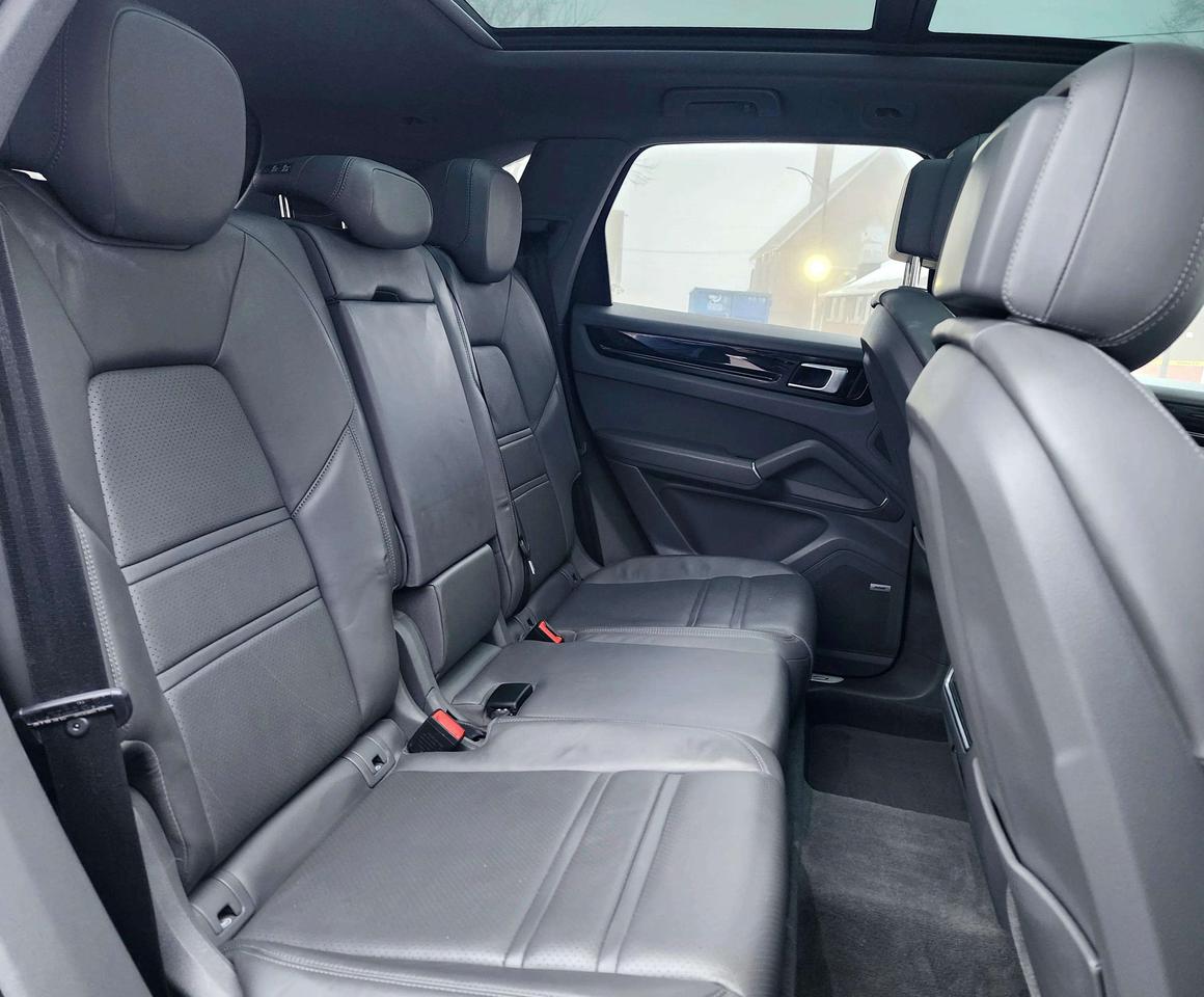 2020 Porsche Cayenne w/ Premium Pkg | No Accidents! Photo