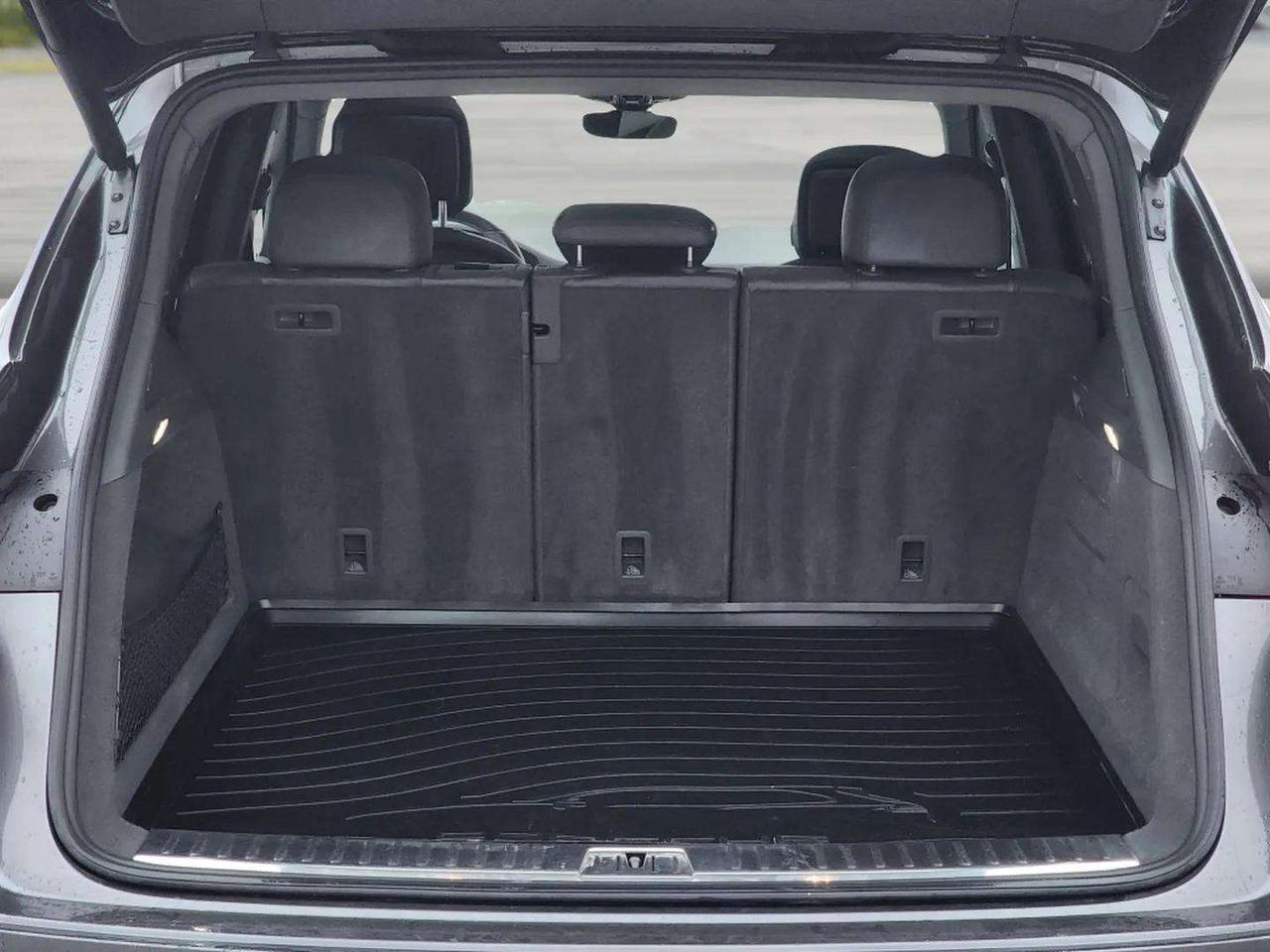 2020 Porsche Cayenne w/ Premium Pkg | No Accidents! Photo