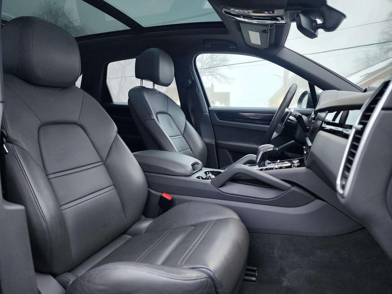 2020 Porsche Cayenne w/ Premium Pkg | No Accidents! Photo