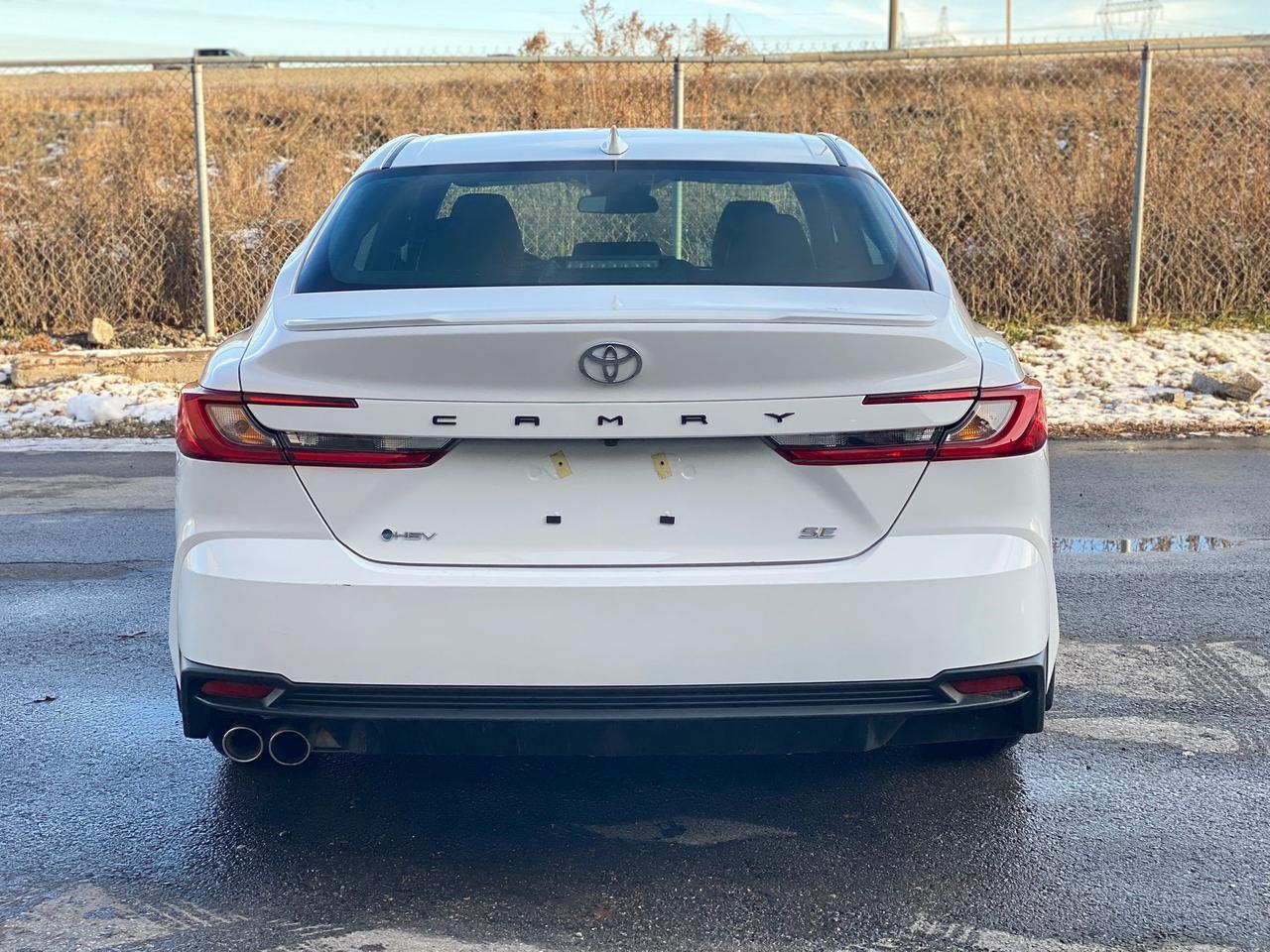 2025 Toyota Camry Hybrid SE | LEATHER Photo4