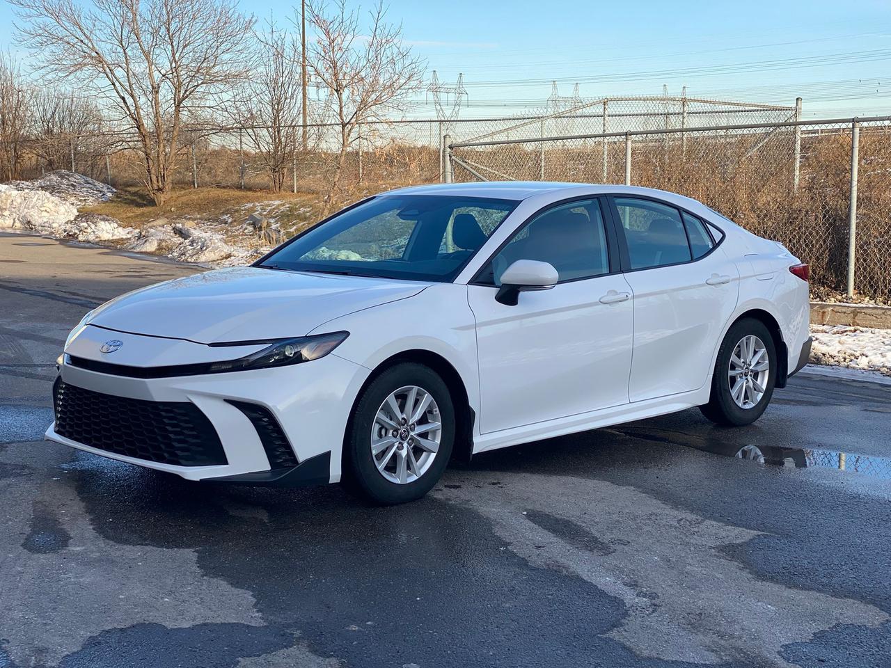 2025 Toyota Camry Hybrid SE | LEATHER Photo