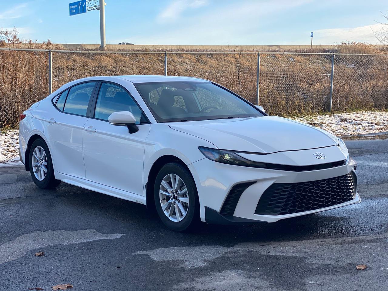 2025 Toyota Camry Hybrid SE | LEATHER Photo2