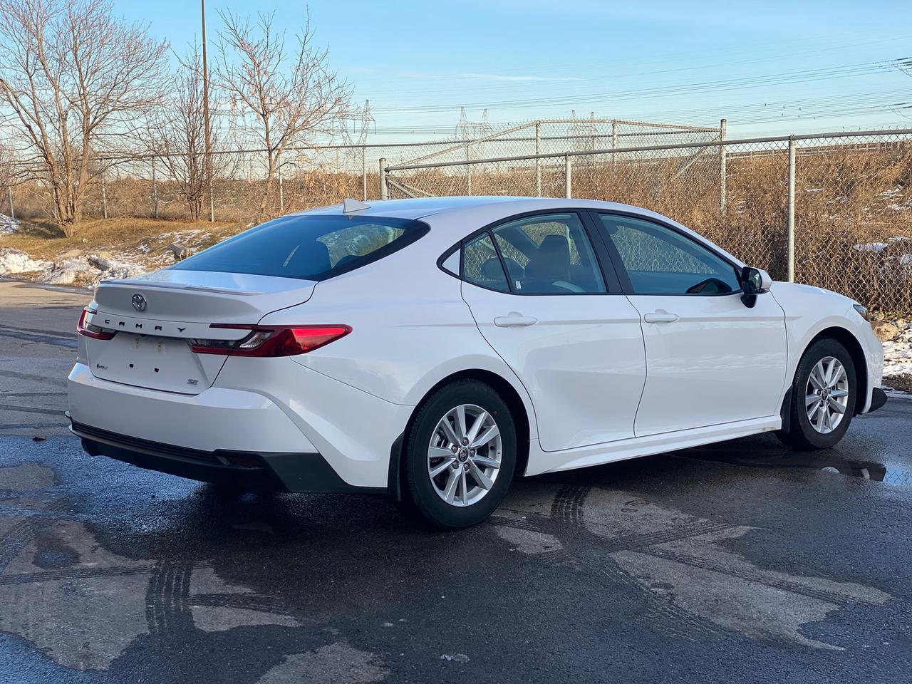 2025 Toyota Camry Hybrid SE | LEATHER Photo