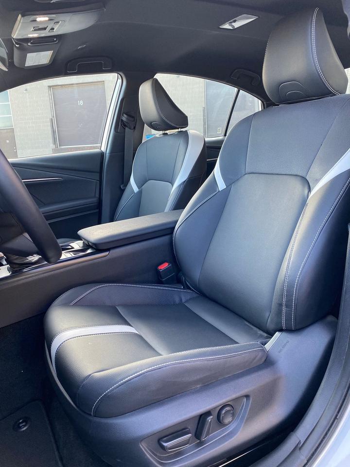 2025 Toyota Camry Hybrid SE | LEATHER Photo