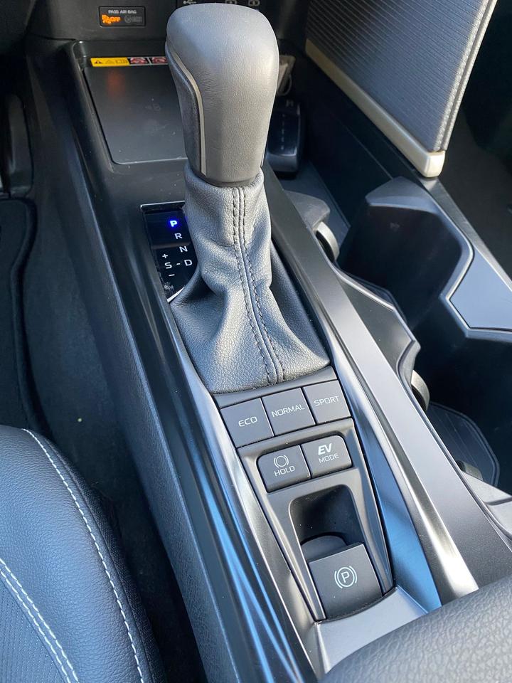 2025 Toyota Camry Hybrid SE | LEATHER Photo