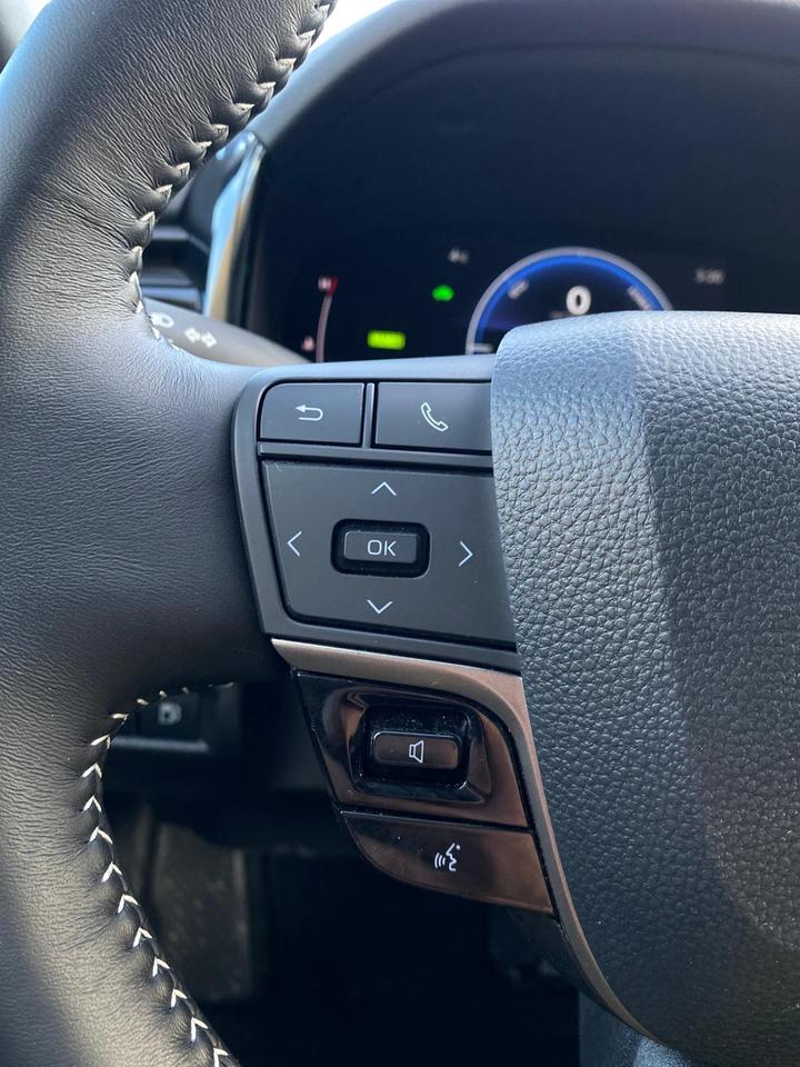 2025 Toyota Camry Hybrid SE | LEATHER Photo