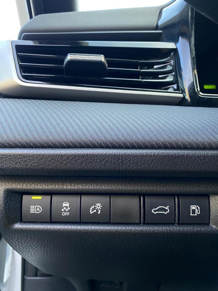 2025 Toyota Camry Hybrid SE | LEATHER Photo