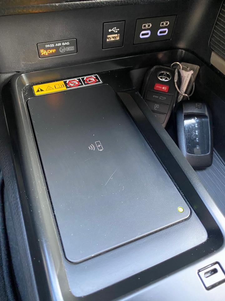 2025 Toyota Camry Hybrid SE | LEATHER Photo