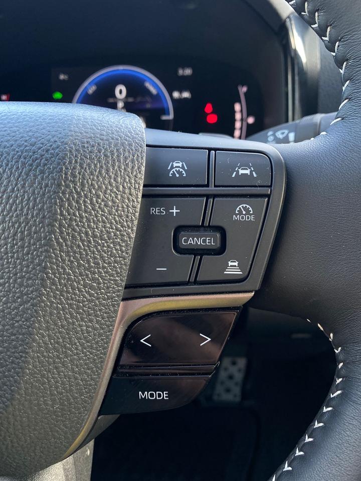 2025 Toyota Camry Hybrid SE | LEATHER Photo