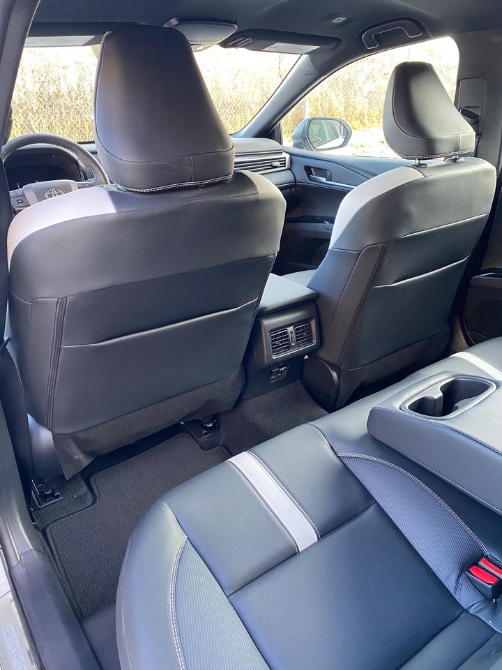 2025 Toyota Camry Hybrid SE | LEATHER Photo