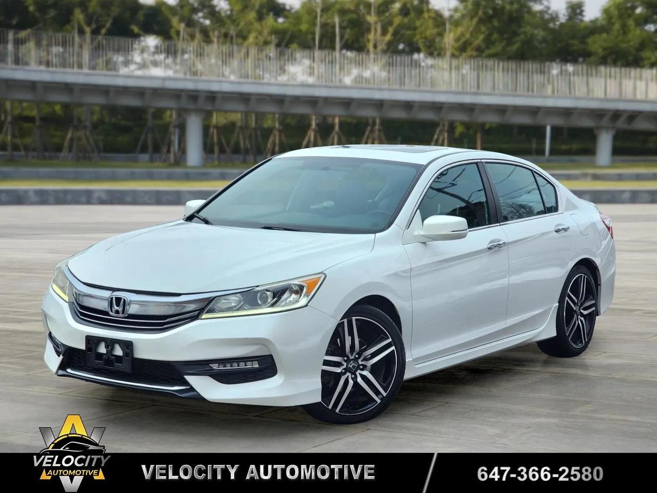 2017 Honda Accord Sport Photo0