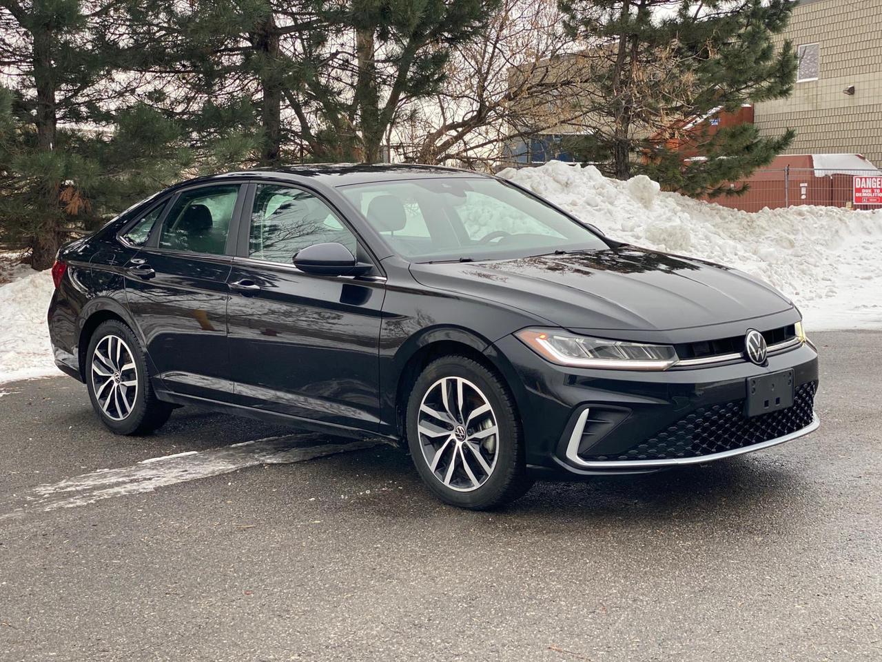 2025 Volkswagen Jetta SE LEATHER Photo2