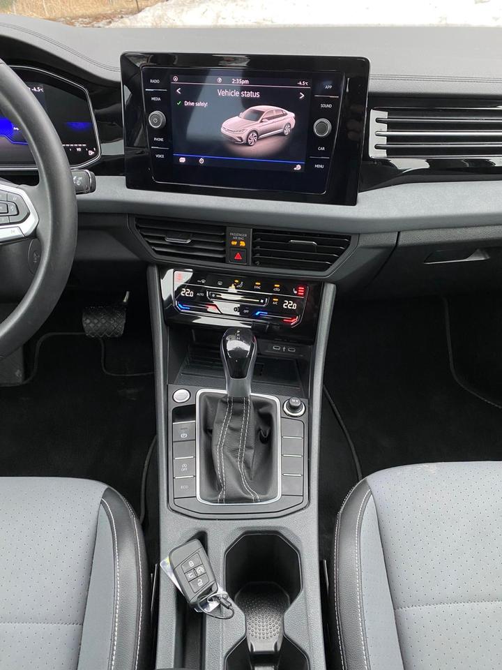 2025 Volkswagen Jetta SE LEATHER Photo