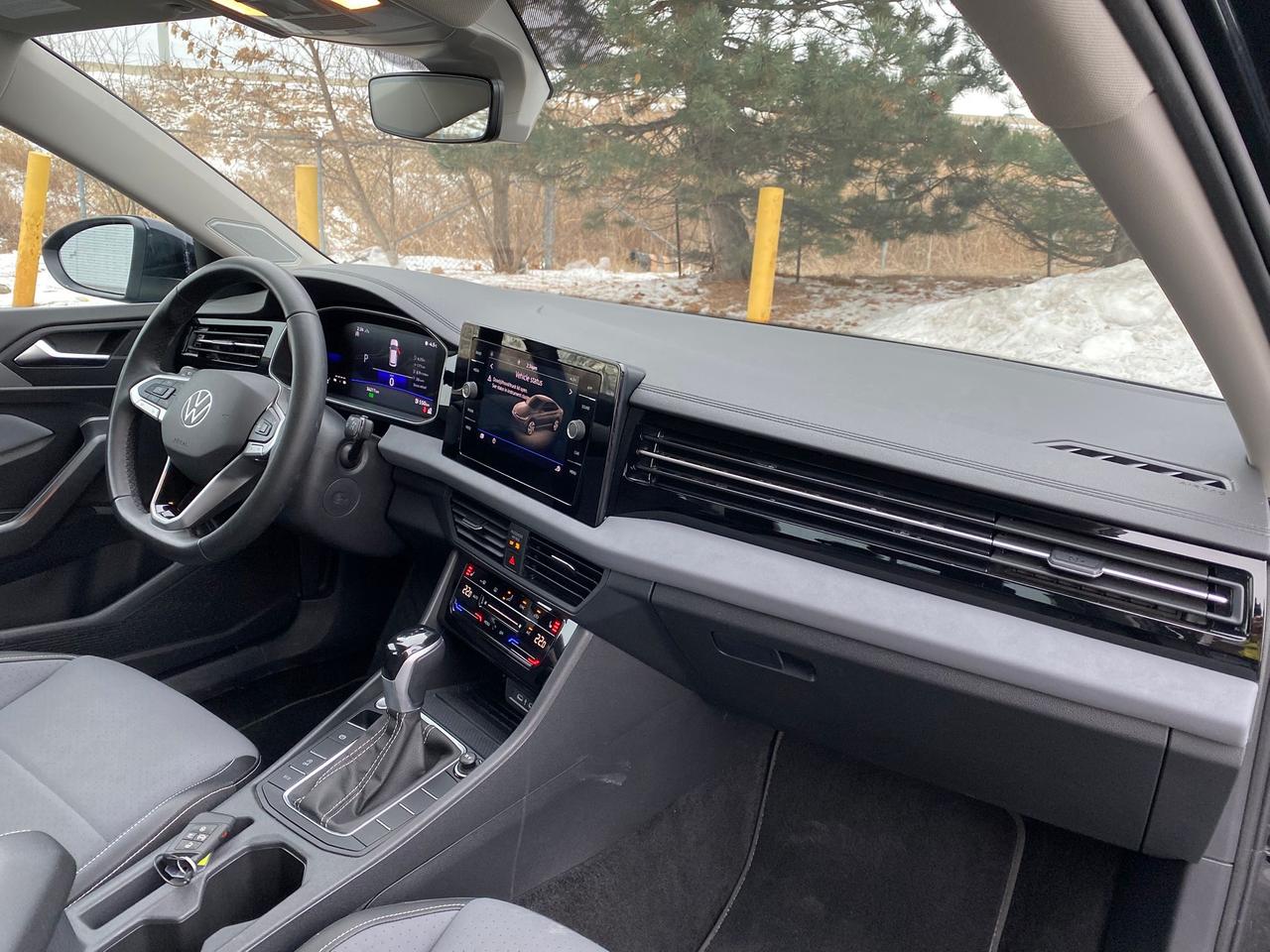 2025 Volkswagen Jetta SE LEATHER Photo