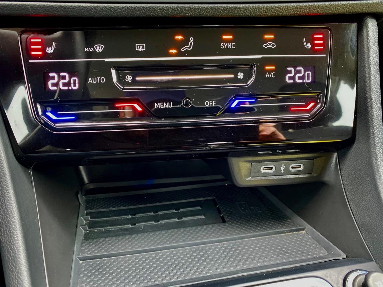 2025 Volkswagen Jetta SE LEATHER Photo