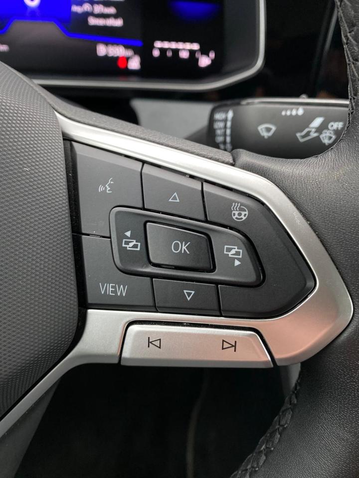 2025 Volkswagen Jetta SE LEATHER Photo