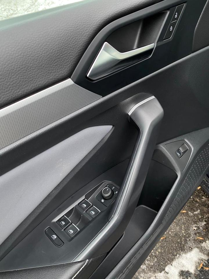 2025 Volkswagen Jetta SE LEATHER Photo