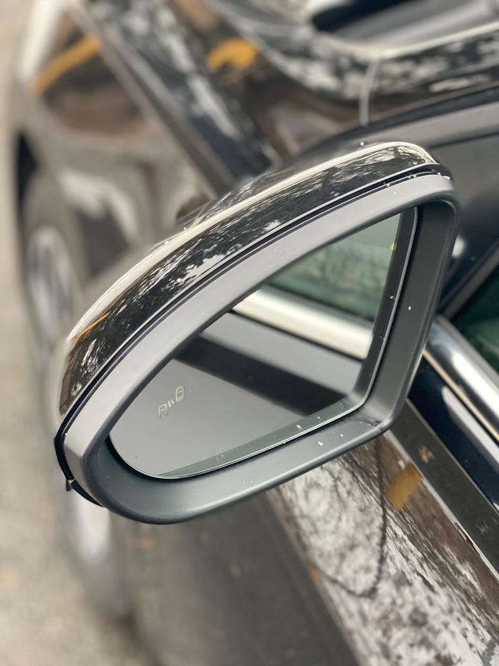 2025 Volkswagen Jetta SE LEATHER Photo