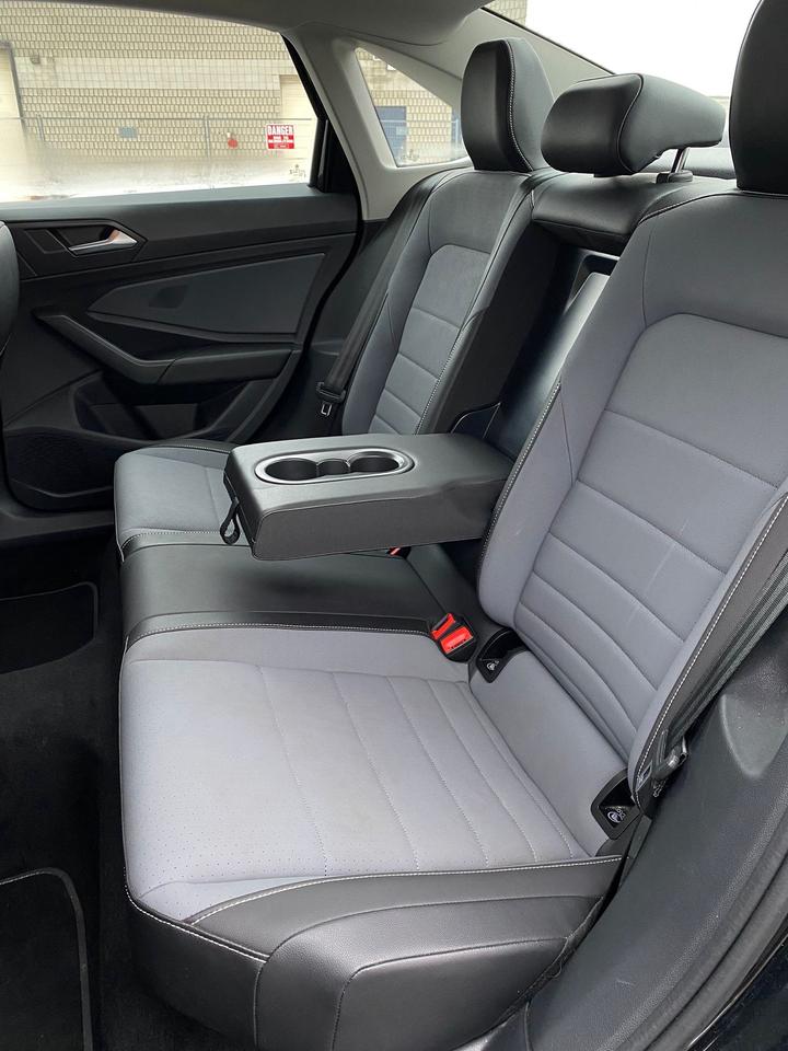 2025 Volkswagen Jetta SE LEATHER Photo