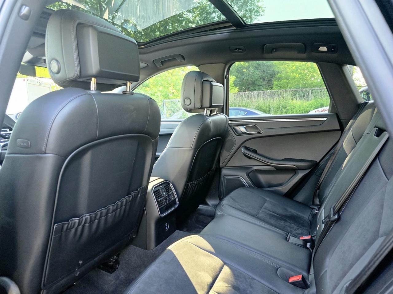 2021 Porsche Macan w/CPO Warranty | No Accidents! Photo