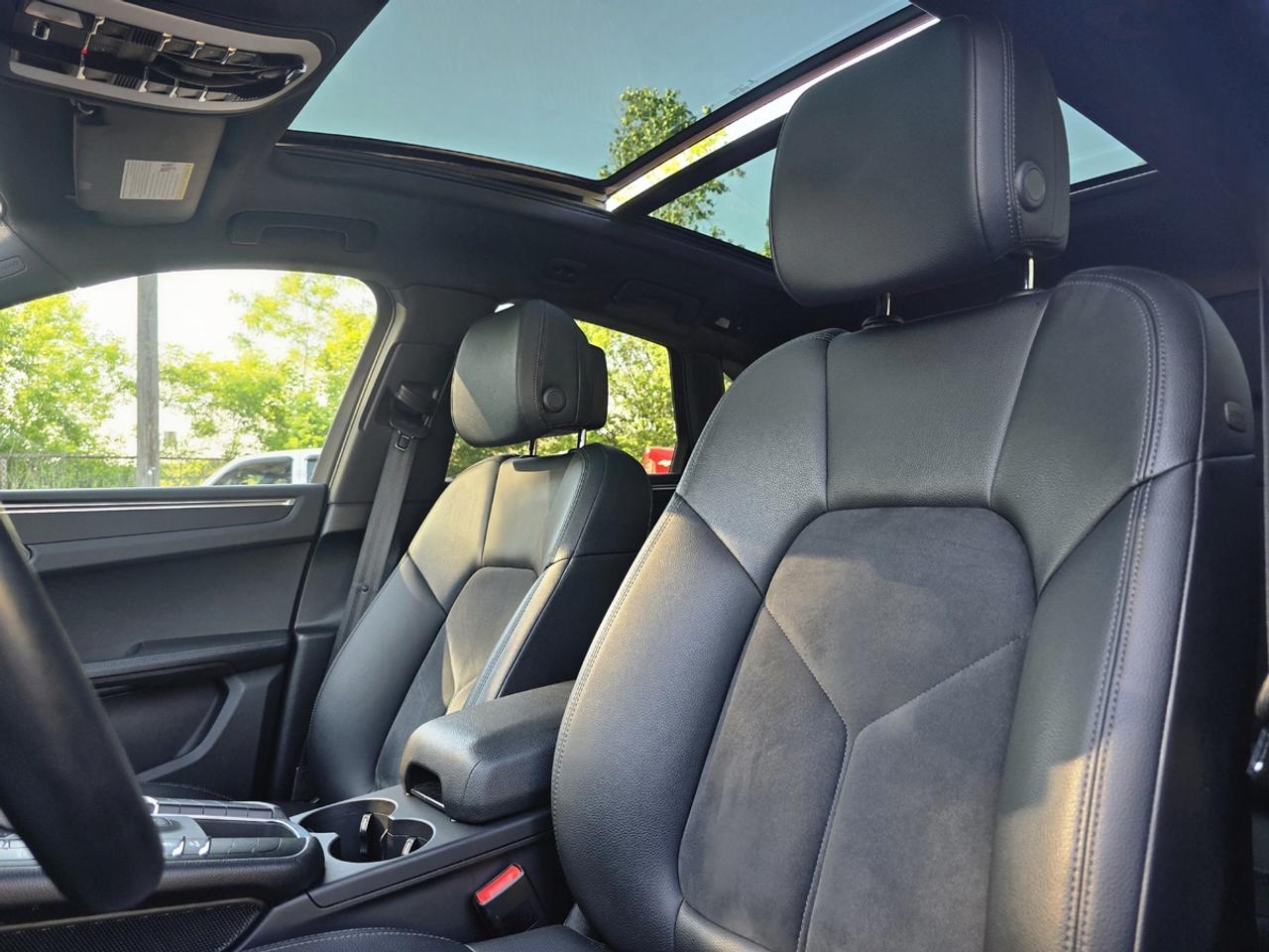 2021 Porsche Macan w/CPO Warranty | No Accidents! Photo