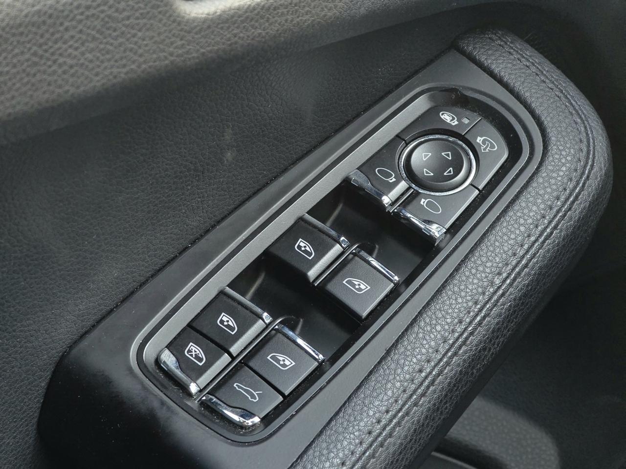 2021 Porsche Macan w/CPO Warranty | No Accidents! Photo
