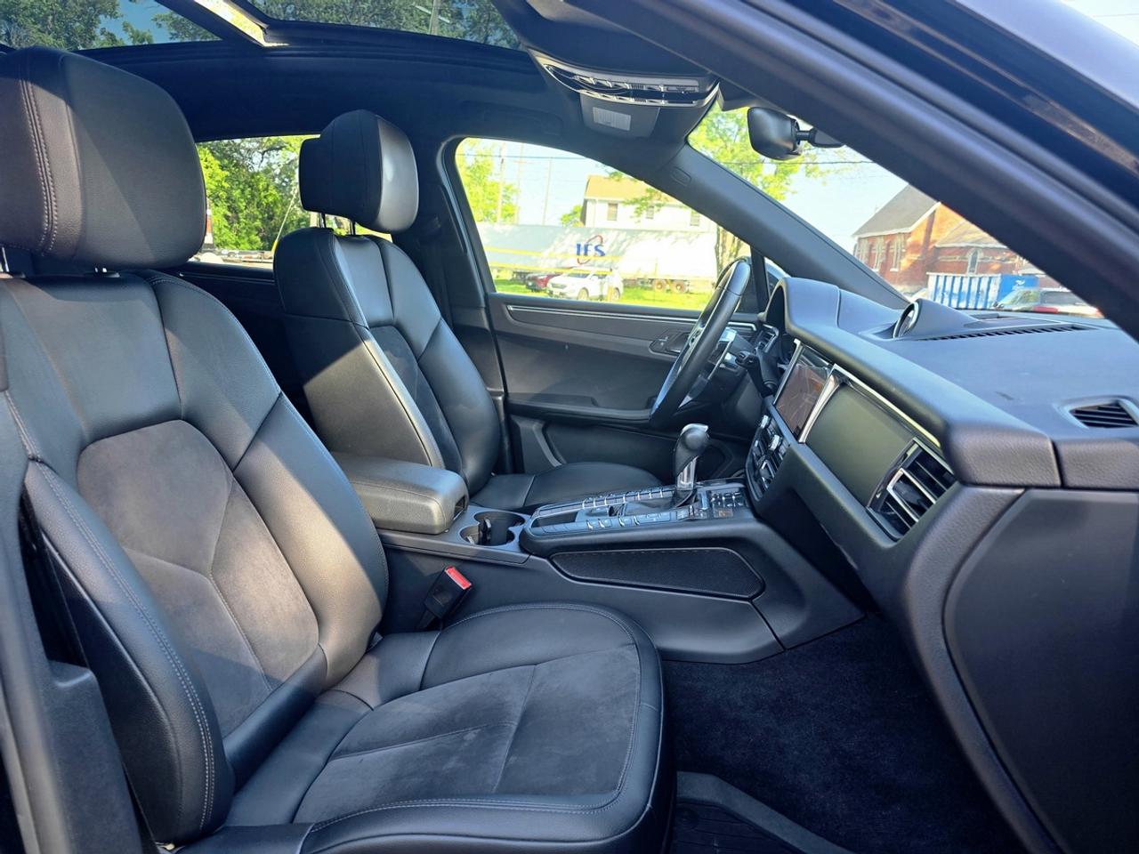 2021 Porsche Macan w/CPO Warranty | No Accidents! Photo