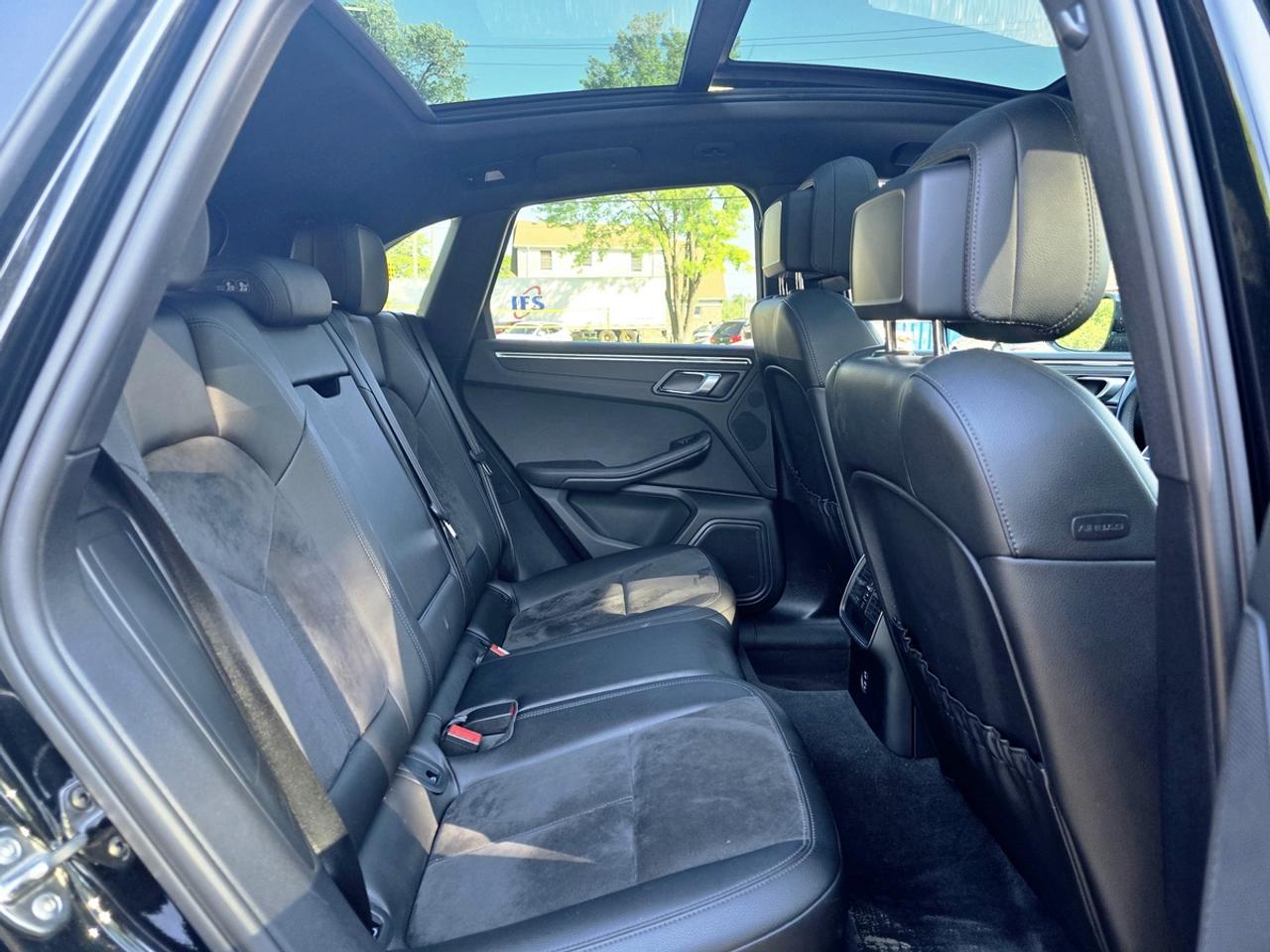 2021 Porsche Macan w/CPO Warranty | No Accidents! Photo
