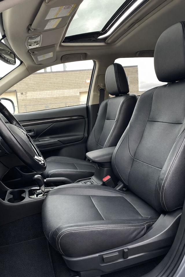 2016 Mitsubishi Outlander ES AWD | LEATHER | SUNROOF Photo