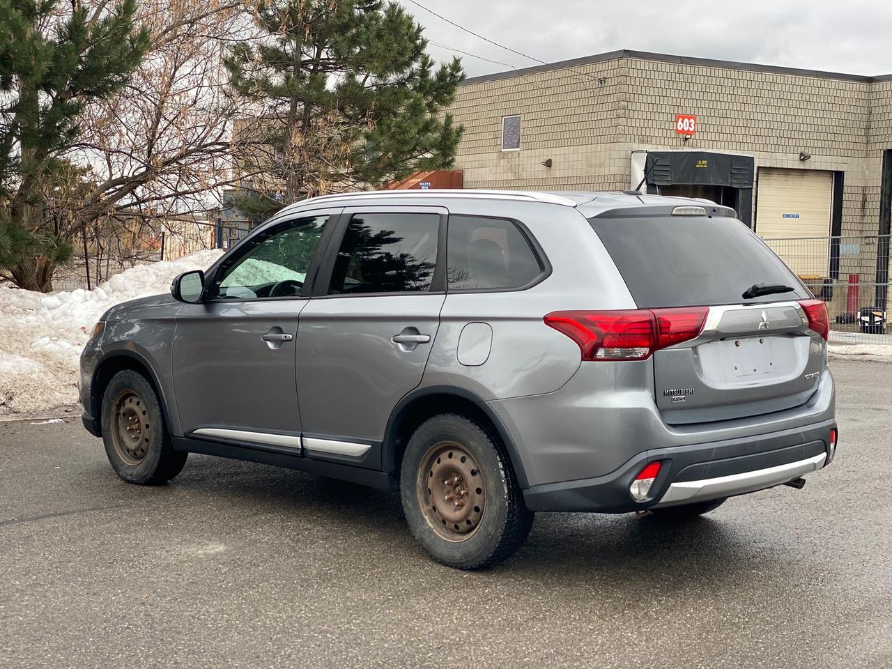 2016 Mitsubishi Outlander ES AWD | LEATHER | SUNROOF Photo