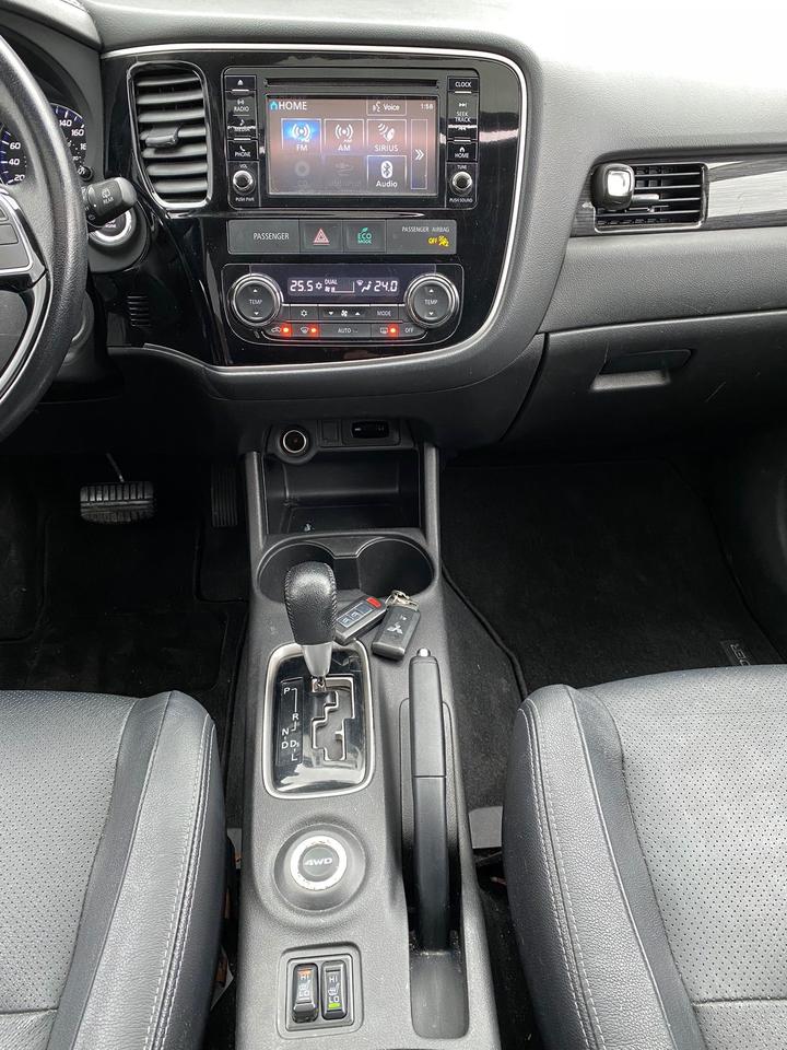 2016 Mitsubishi Outlander ES AWD | LEATHER | SUNROOF Photo