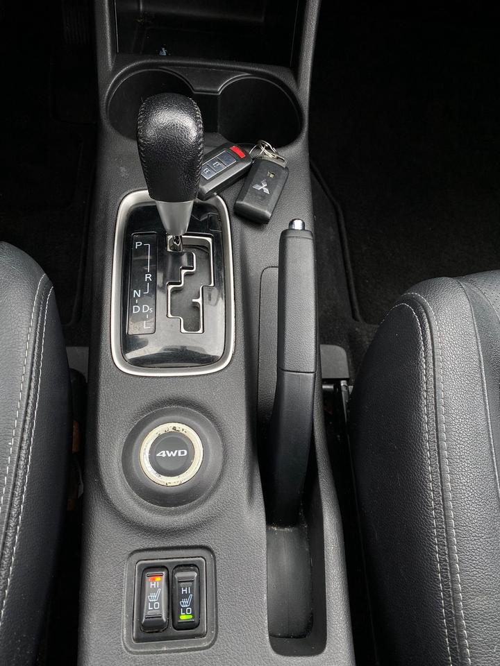2016 Mitsubishi Outlander ES AWD | LEATHER | SUNROOF Photo